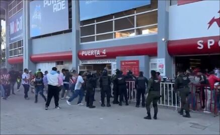 Liga MX: Vetan a la barra brava del Necaxa por incidentes entre aficionados frente al Atlas