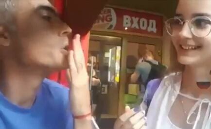 Hincha argentino expulsado de Mundial; se aprovechó de joven rusa con broma sexista