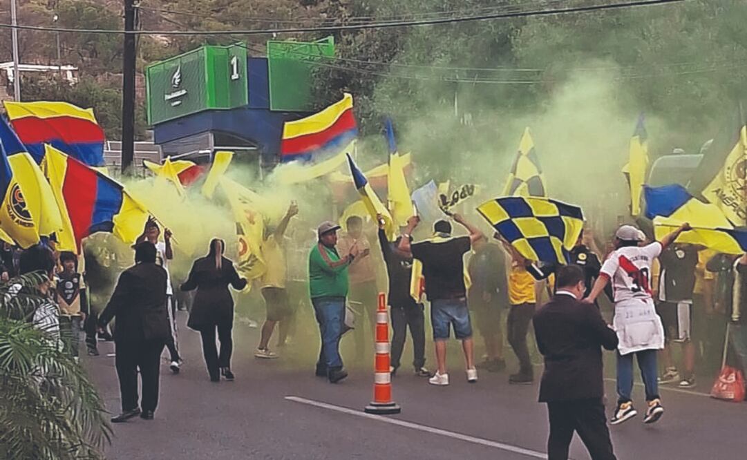 La afición americanista ya está en Monterrey, lista para apoyar. Foto: de SEBASTIÁN GARCÍA M. EL UNIVERSAL