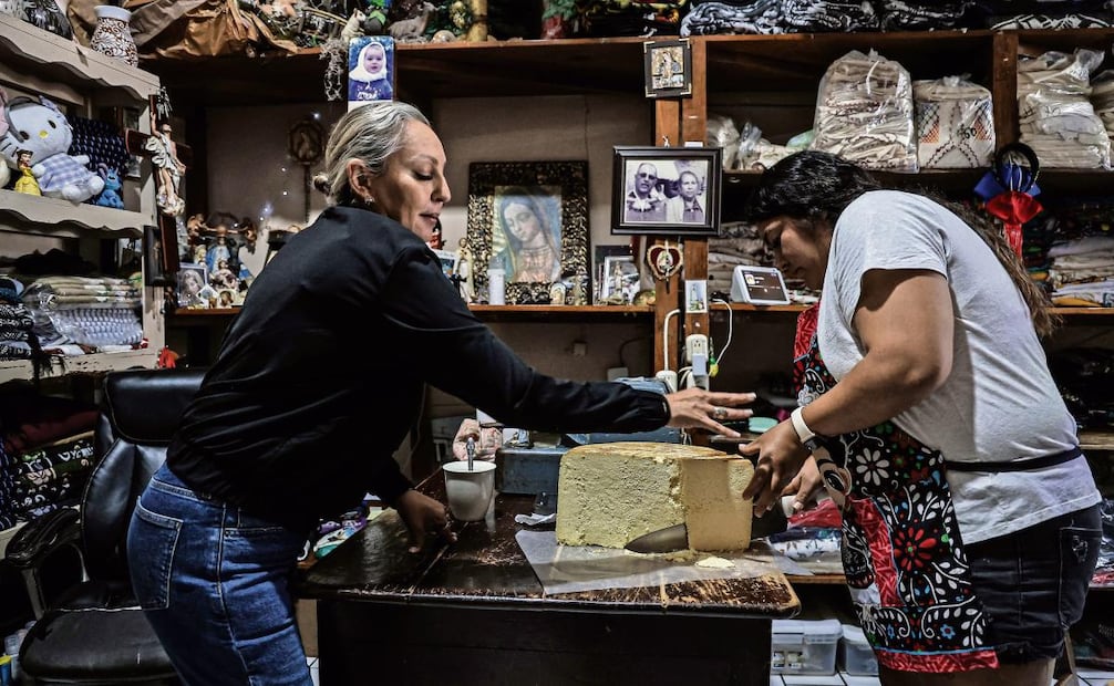 Productores de queso cotija luchan por conservar la tradición artesanal