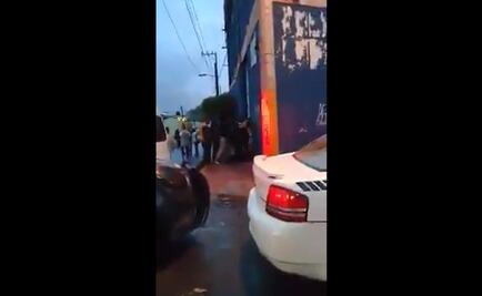 Video. Golpean a dos hombres en Ecatepec; los acusan de ser asaltantes