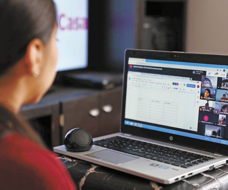 Una iniciativa del PAN pretende otorgar 48 millones de laptops a estudiantes de niveles básicos y de bajos recursos. DIEGO SIMÓN. EL UNIVERSAL