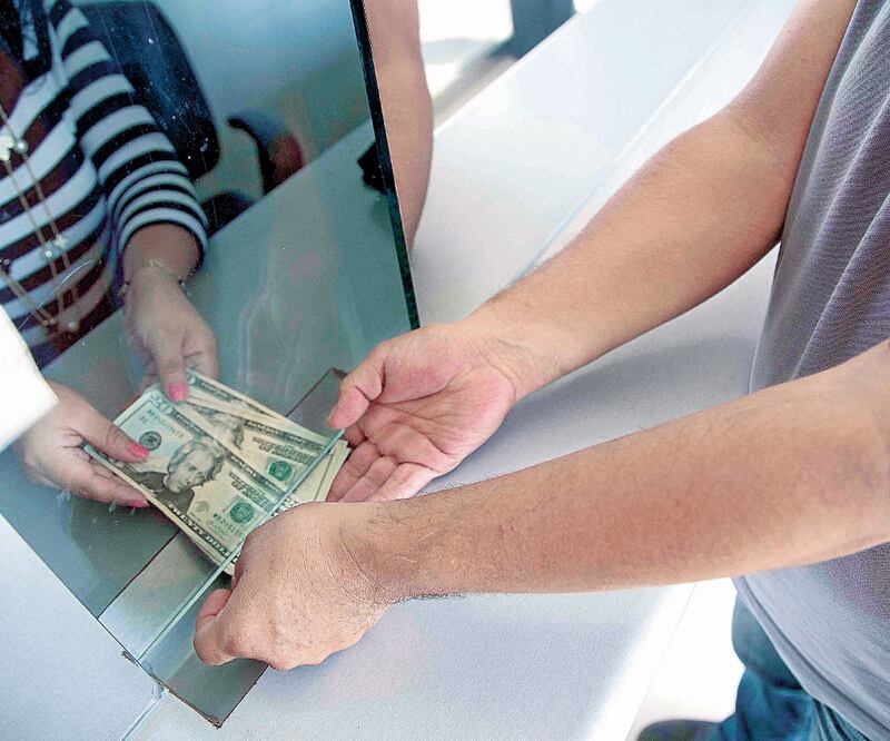 PagaPhone permite envíos de dinero de hasta 2 mil dólares al mes por seguridad. Foto: ARCHIVO EL UNIVERSAL