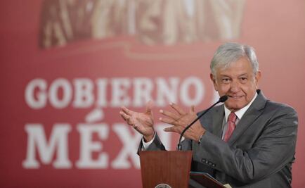 AMLO analiza federalizar la educación y salud