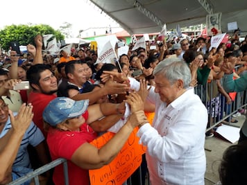 Llama AMLO a INE "alcahuete" y a consejeros "cínicos"