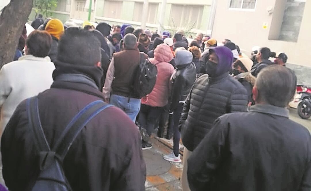 Elementos retirados y activos tuvieron un conato de riña frente a instalaciones de la Caja de Previsión de la Policía Preventiva.  Foto: Especial