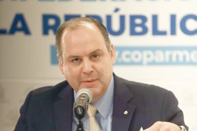 De Hoyos puede seguir en Coparmex un año más