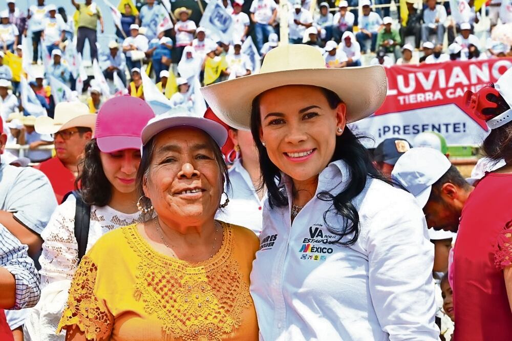 Alejandra del Moral propusó impulsar el Programa 2 por 1 para que en las obras de las comunidades, por cada peso que pongan los migrantes, el gobierno ponga otro. Foto: Especial