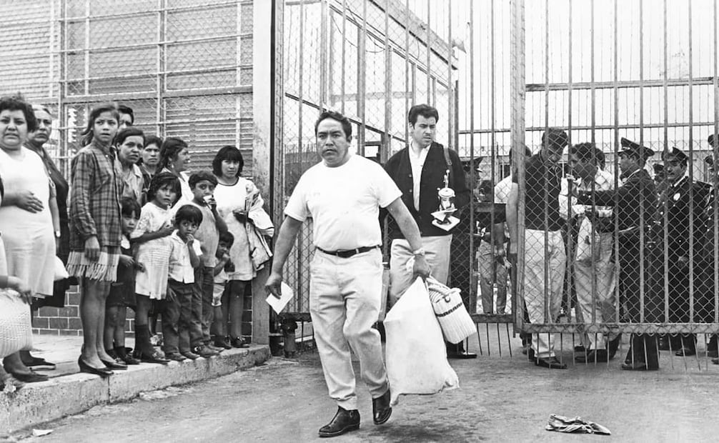 Indulto de 20 presos en el DF, 1971. Luis Echeverría fue uno de los pocos presidentes en indultar reos durante los festejos de Independencia; ocurrió en 1975, cuando se trasladó a Dolores Hidalgo y perdonó a cinco convictos. Foto: ESPECIAL.