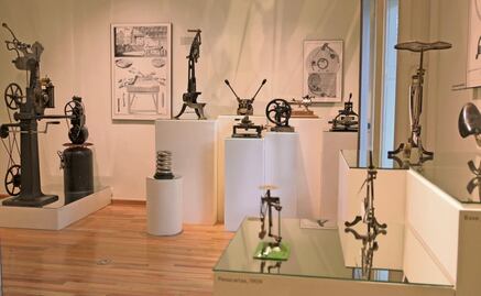 Sinsentido, una exposición para salir “hecho bolas”