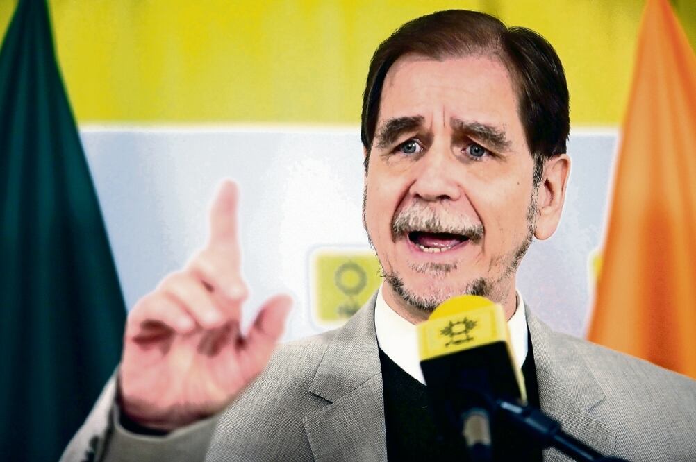 Agustín Basave indicó que también fue aprobada la plataforma electoral (ARCHIVO EL UNIVERSAL)