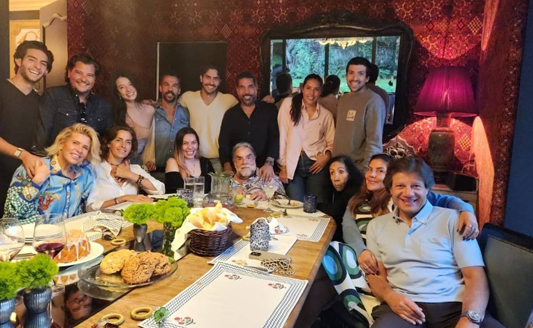 Frida Sofía con su familia paterna en México.