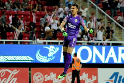 Raúl Gudiño regresa a la titularidad con Chivas