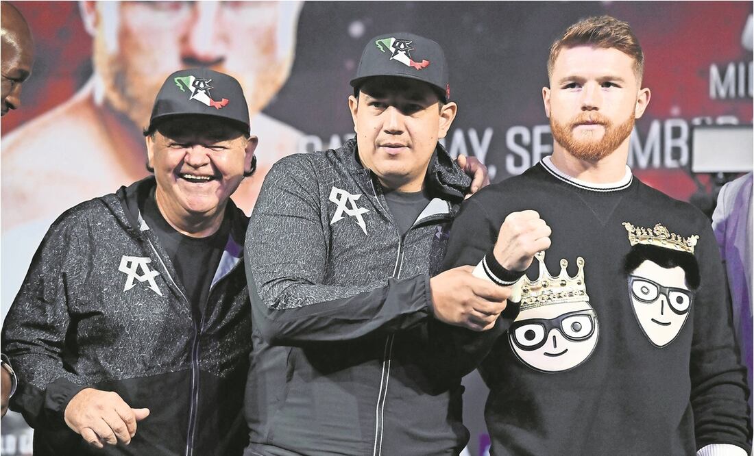 Chepo Reynoso, Eddy Reynoso y el Canelo Álvarez previo a un combate. FOTO: AFP