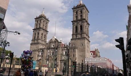 Rehabilitan atrio de la Catedral de Puebla; obras abarcan más de 5 mil metros cuadrados