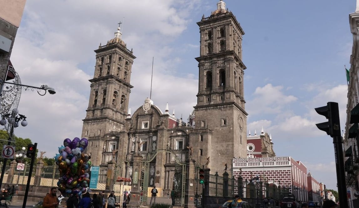 Rehabilitan atrio de la Catedral de Puebla; obras abarcan más de 5 mil metros cuadrados. Foto: Especial