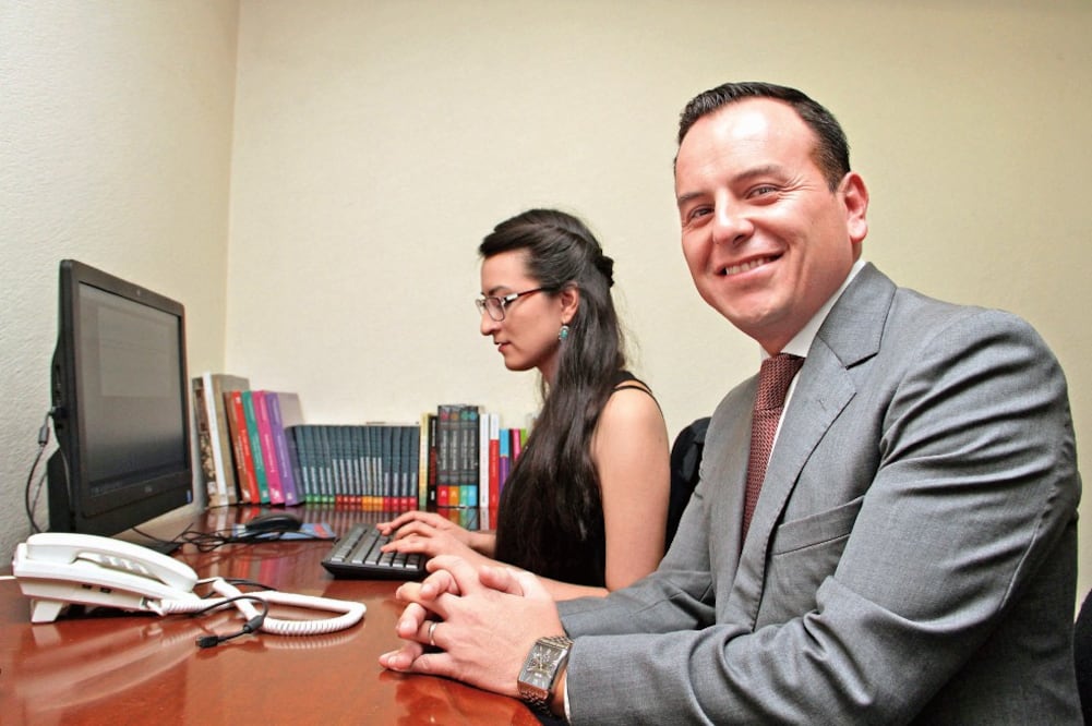 El delegado de Cuajimalpa, Miguel Ángel Salazar, participó en el chat de EL UNIVERSAL y respondió 46 preguntas de los habitantes de la demarcación (JUAN BOITES. EL UNIVERSAL)