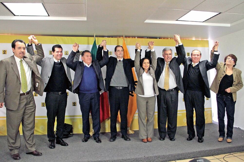 El presidente nacional del PRD, Agustín Basave, respalda a los cinco aspirantes a la gubernatura de Zacatecas en la elección que se llevará a cabo el próximo 5 de junio en la entidad (JUAN BOITES. EL UNIVERSAL)