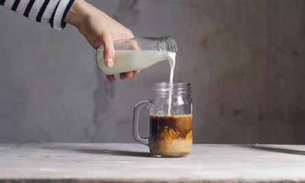 ¿Me hace daño? Esto pasa si tomas café con leche todos los días