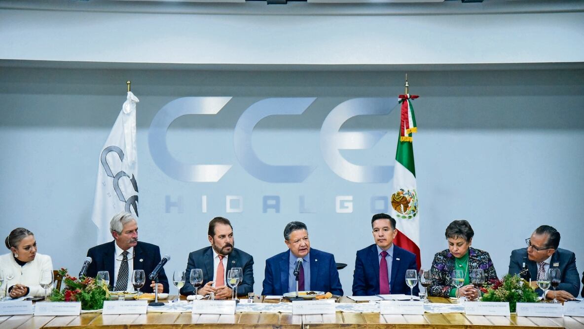 Alejandro Ramírez, presidente del CCEH, reconoció la labor del gobernador a favor de la inversión. Foto: Especial