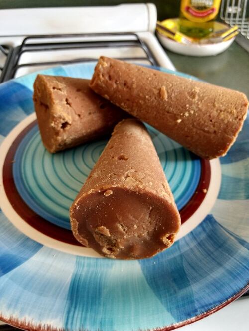 El piloncillo debe consumirse con moderación y es una sana opción para dar un toque dulce a los alimentos (Crédito: Especial y Pixabay)