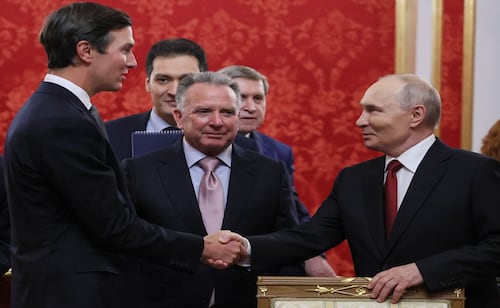 Enviado especial de EU espera anunciar "en unas semanas" próximos pasos de negociaciones entre Kiev y Moscú; "seguimos avanzando"