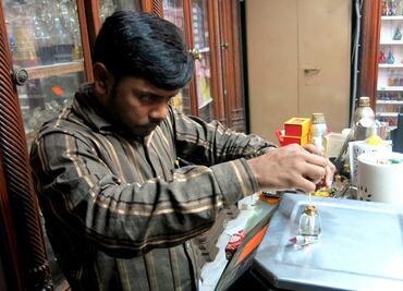 La perfumería tradicional india que sobrevivió a Chanel