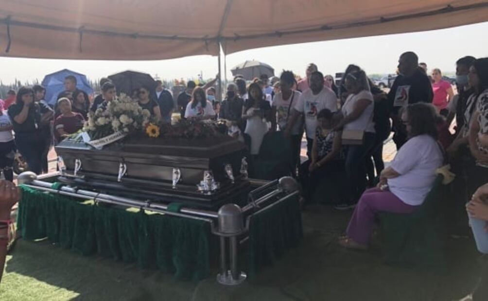 Sepultan a 3 de los 5 jóvenes muertos por disparos del ejército