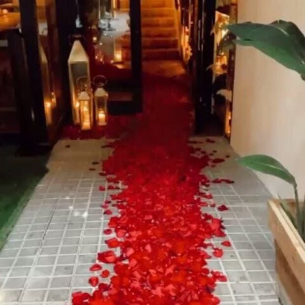 Belinda presume su anillo de compromiso