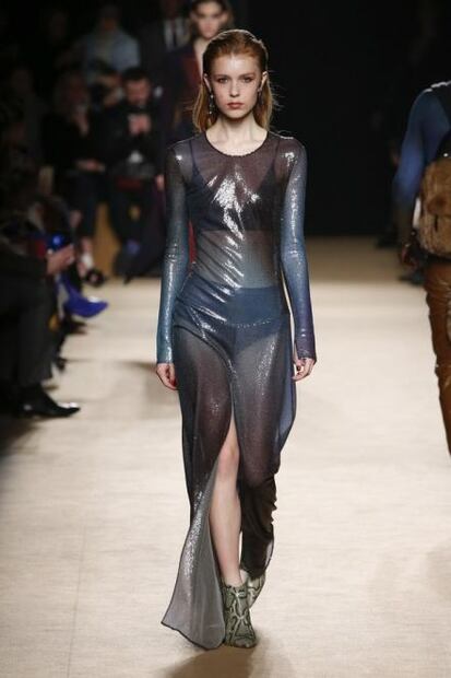 Tendencia holográfica, la obsesión de este otoño que arrasa en las pasarelas