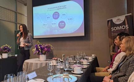 Banco Azteca busca captar dos millones de usuarias mujeres con su cuenta "Somos"