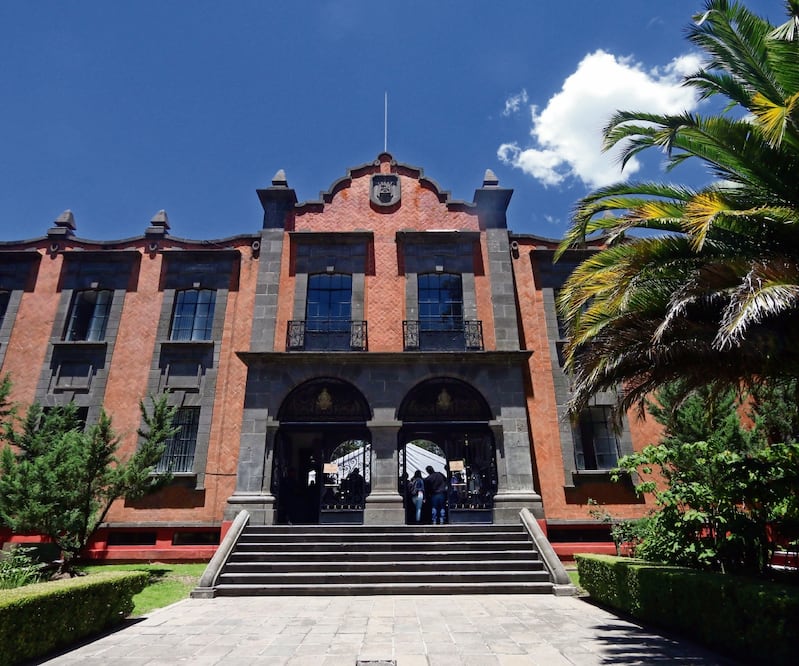 El Palacio de Cultura es la sede de la Secretaría de Cultura federal en Tlaxcala, en donde laboran de forma “recurrente” 83 empleados de la dependencia, pero que está lejos de lucir lleno de actividad. Foto: Omar Contreras. EL UNIVERSAL