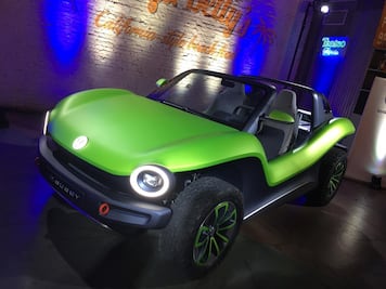 Volkswagen revive el Buggy como un auto eléctrico