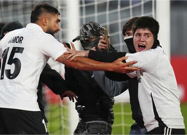 Tragedia en la Copa Libertadores; dos aficionados fallecen tras choques entre hinchas de Colo Colo y policías