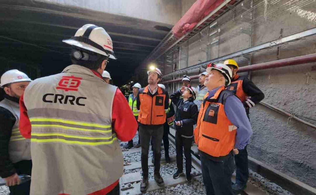 En la interestación Balderas-Cuauhtémoc, verificaron la conclusión del tendido de la nueva vía e instalación de balizas, que forman parte del equipo de señalización. Foto: Especial