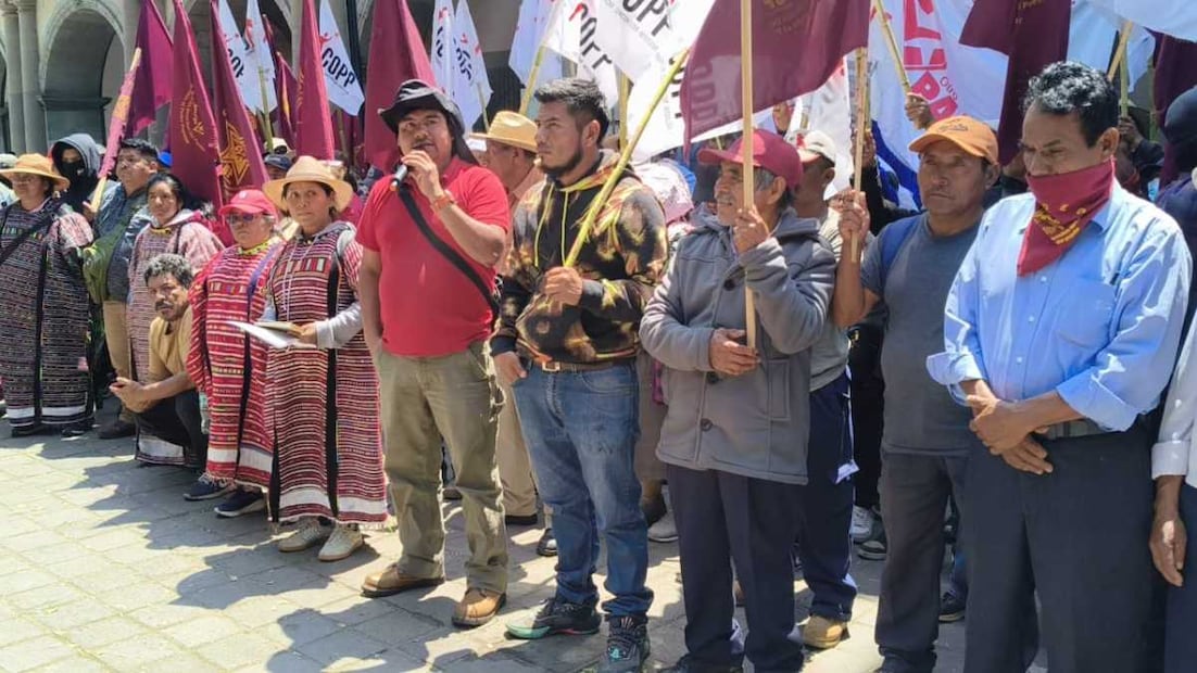 Integrantes del Consejo de Defensa de los Derechos del Pueblo aseguran que el secretario de Gobierno no ha puesto atención a sus demandas. Foto: Juan Carlos Zavala / EL UNIVERSAL.