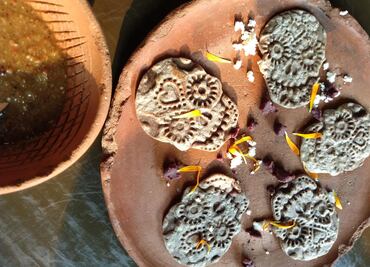 Mini tortilla en forma de calavera en Expendio Maíz