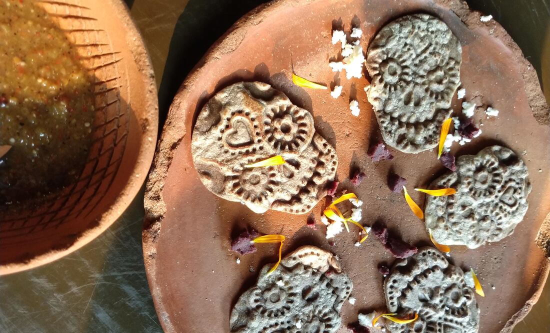 Calaverita hecha al momento en el comal. Foto: Raquel del Castillo