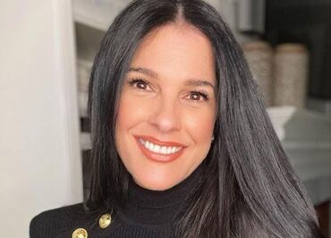 Martha Debayle deslumbra con crop top a sus 54 años