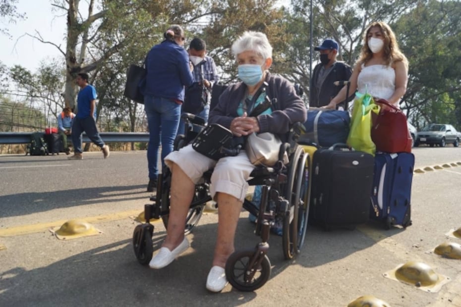 Cancelan 36 vuelos en Oaxaca por protesta de normalistas