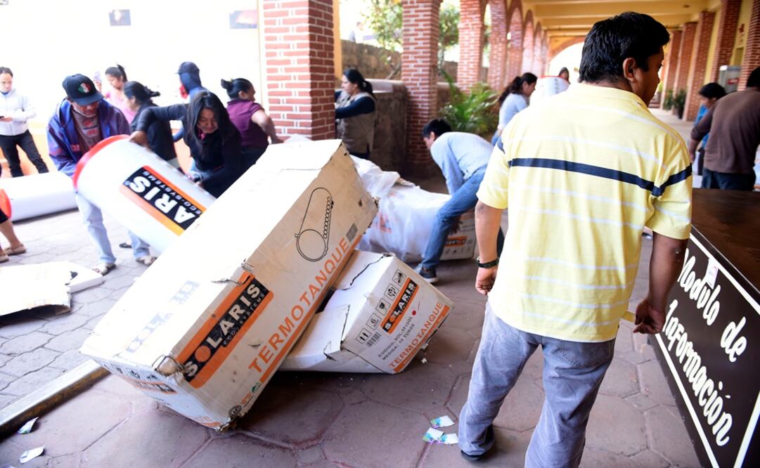 Los responsables de la mesa receptora de votos en este municipio confían en que la gente acuda Foto: Tony Rivera