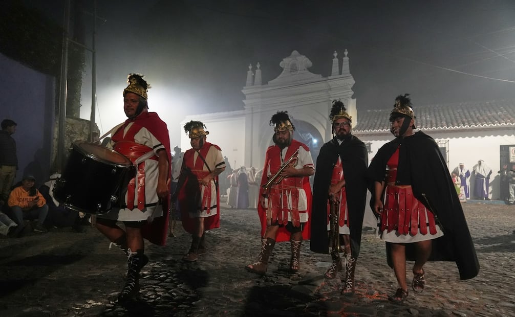 Viernes Santo en la iglesia de La Merced durante la Semana Santa en Antigua, Guatemala (03/04/2026). Foto: AP Foto/ Moises Castillo