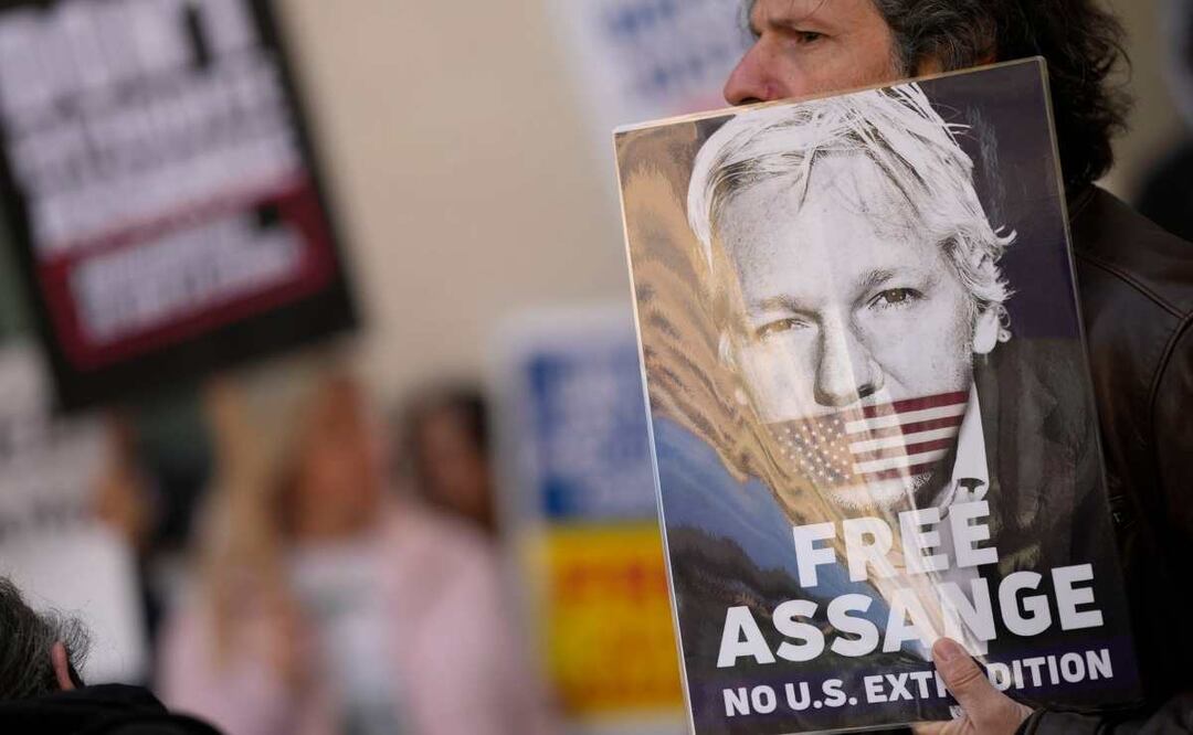 WikiLeaks hizo olas en 2010 después de publicar miles de documentos clasificados y cables diplomáticos enviados al Departamento de Estado de Estados Unidos.