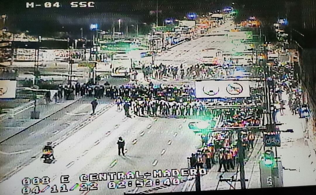 Después de 12 horas, retiran bloqueo normalistas de Eje Central