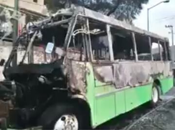 Asaltan camión y lo incendian con el chofer adentro en Cuautepec