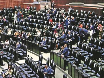 Plan B de Morena incluye congelar 10 años a consejeros