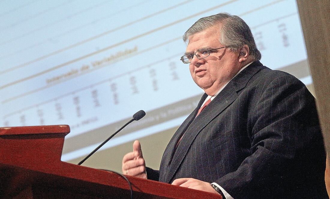 Explica Carstens suspensión de subastas