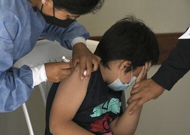 No toda la población necesitará de una dosis de refuerzo contra Covid-19, sugiere epidemiólogo