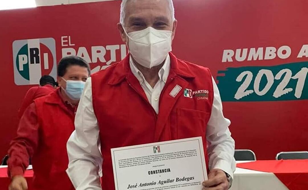 En un video difundido en redes sociales, el exsenador, diputado federal, local y presidente municipal de esta localidad dio a conocer la decisión de renunciar la candidatura para diputado federal por la Alianza por Chiapas. Foto: Facebook