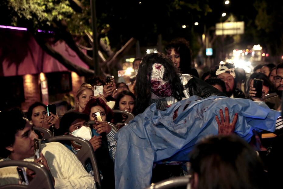 Lugares embrujados, leyendas urbanas y miembros de una antigua secta te acompañarán en Turibus del Terror. Foto: Turibus Tour Terror